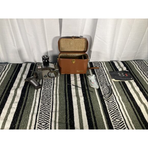 Vintage Yashica 8E Zoom 8mm Movie Camera w/Original Carrying Case
